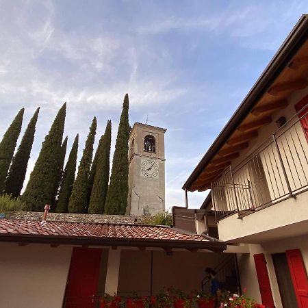 La Volpe Rossa Rooms And Apartments San Felice del Benaco Εξωτερικό φωτογραφία