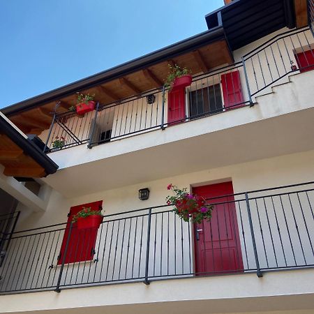 La Volpe Rossa Rooms And Apartments San Felice del Benaco Εξωτερικό φωτογραφία