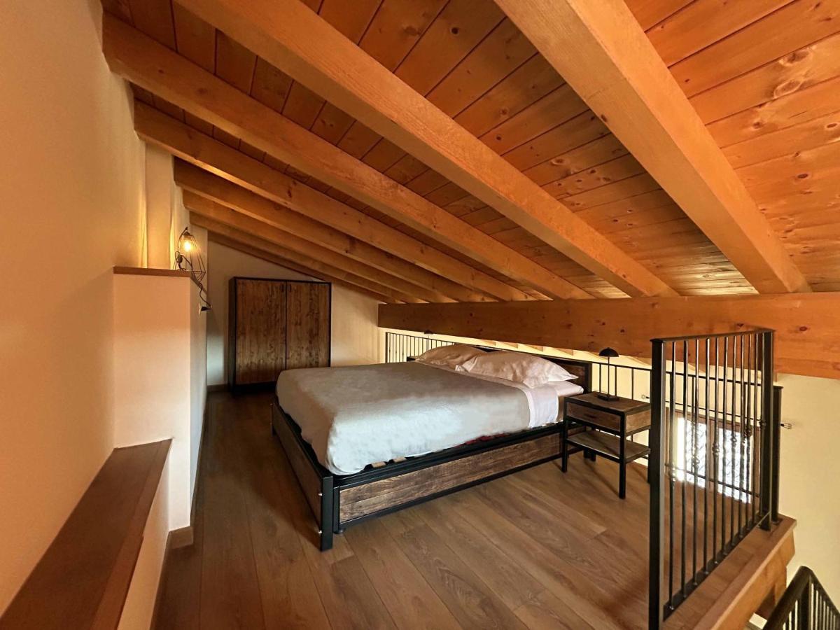 La Volpe Rossa Rooms And Apartments San Felice del Benaco Εξωτερικό φωτογραφία