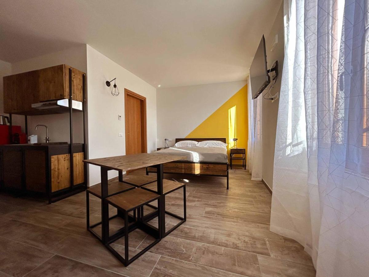 La Volpe Rossa Rooms And Apartments San Felice del Benaco Εξωτερικό φωτογραφία