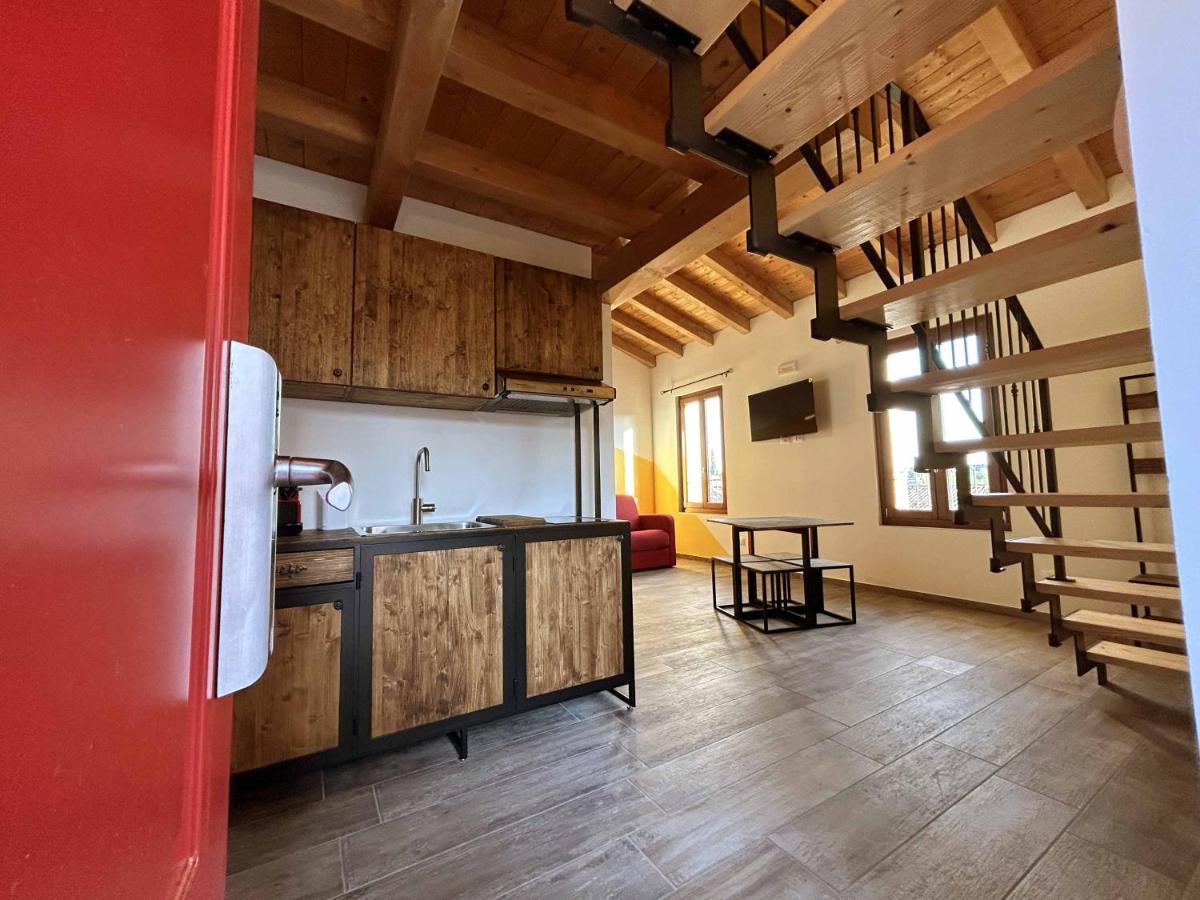 La Volpe Rossa Rooms And Apartments San Felice del Benaco Εξωτερικό φωτογραφία
