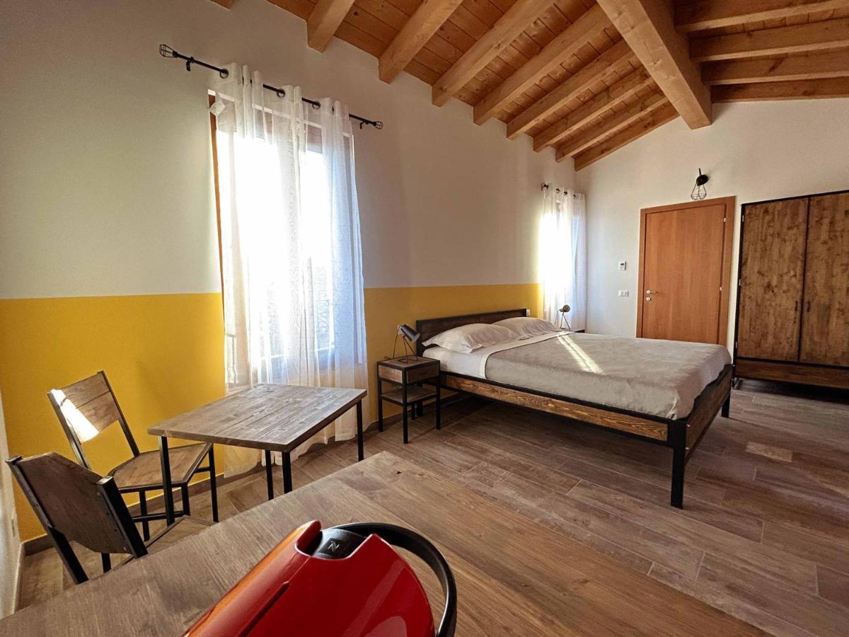 La Volpe Rossa Rooms And Apartments San Felice del Benaco Εξωτερικό φωτογραφία