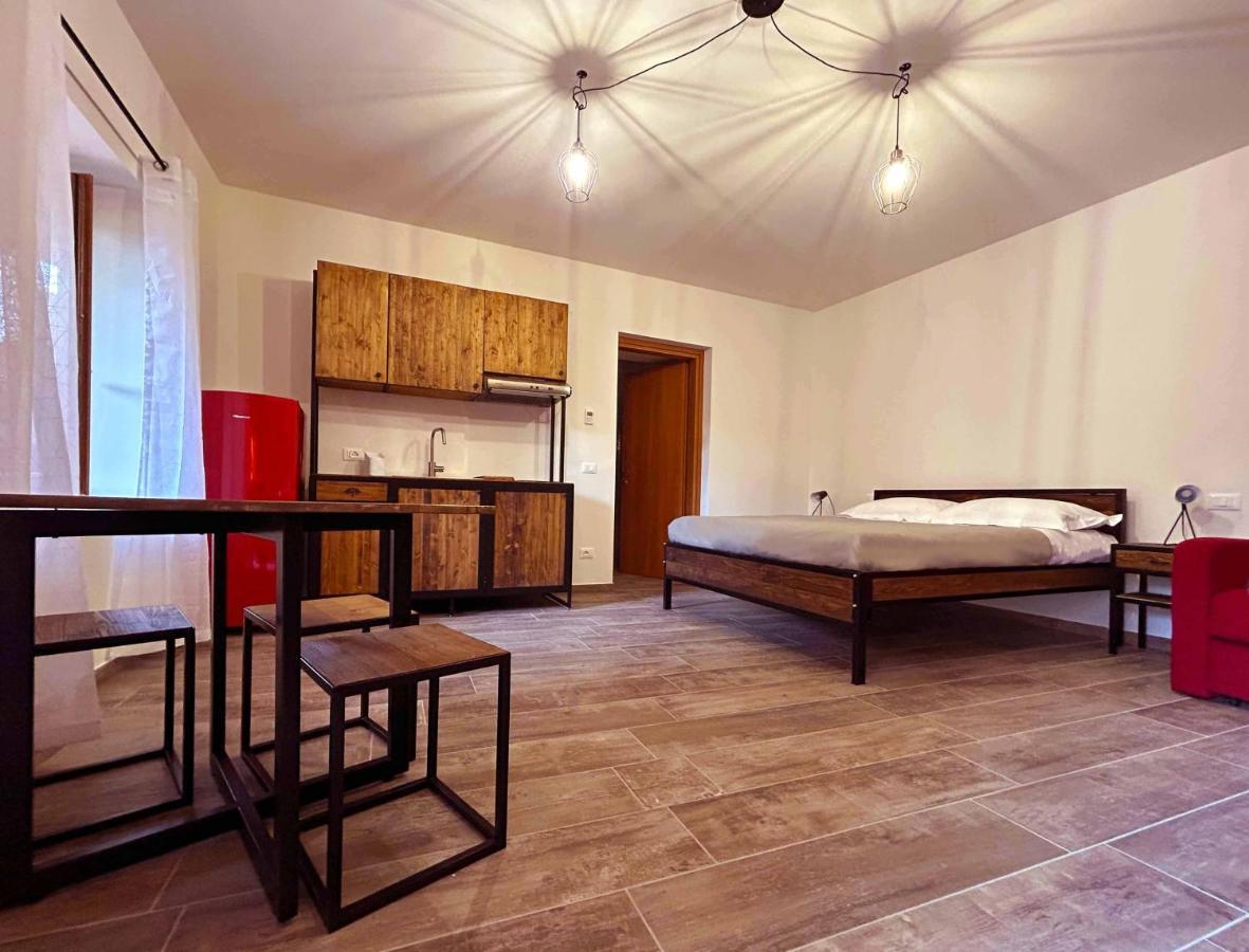 La Volpe Rossa Rooms And Apartments San Felice del Benaco Εξωτερικό φωτογραφία