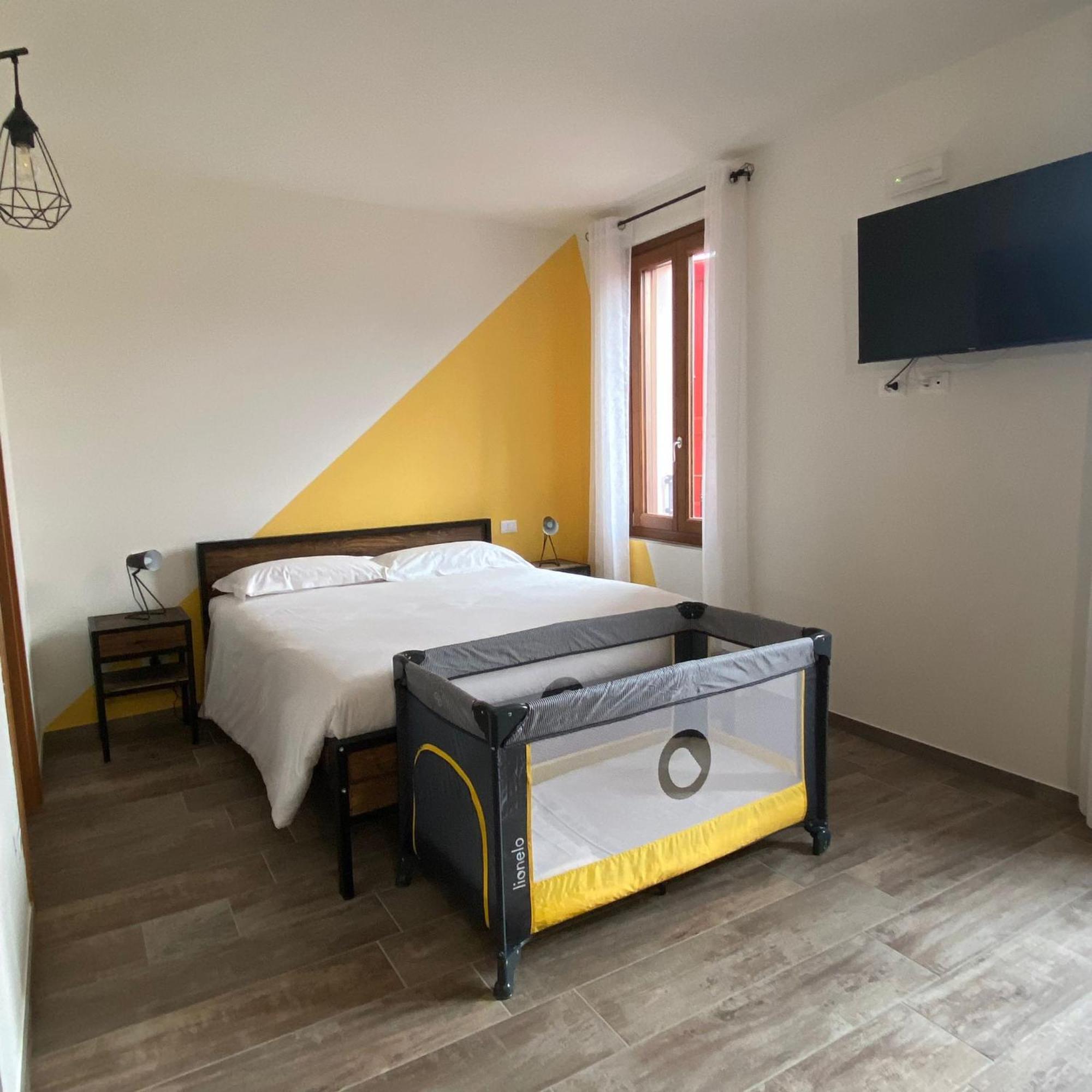 La Volpe Rossa Rooms And Apartments San Felice del Benaco Εξωτερικό φωτογραφία