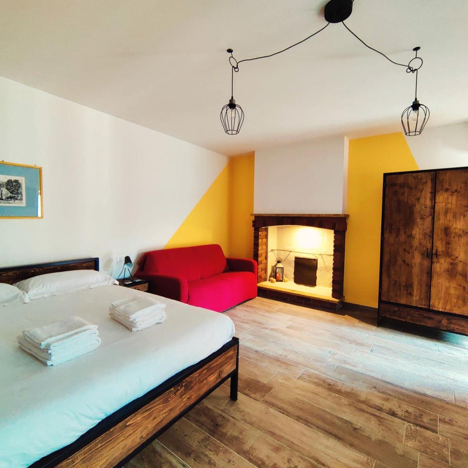 La Volpe Rossa Rooms And Apartments San Felice del Benaco Εξωτερικό φωτογραφία