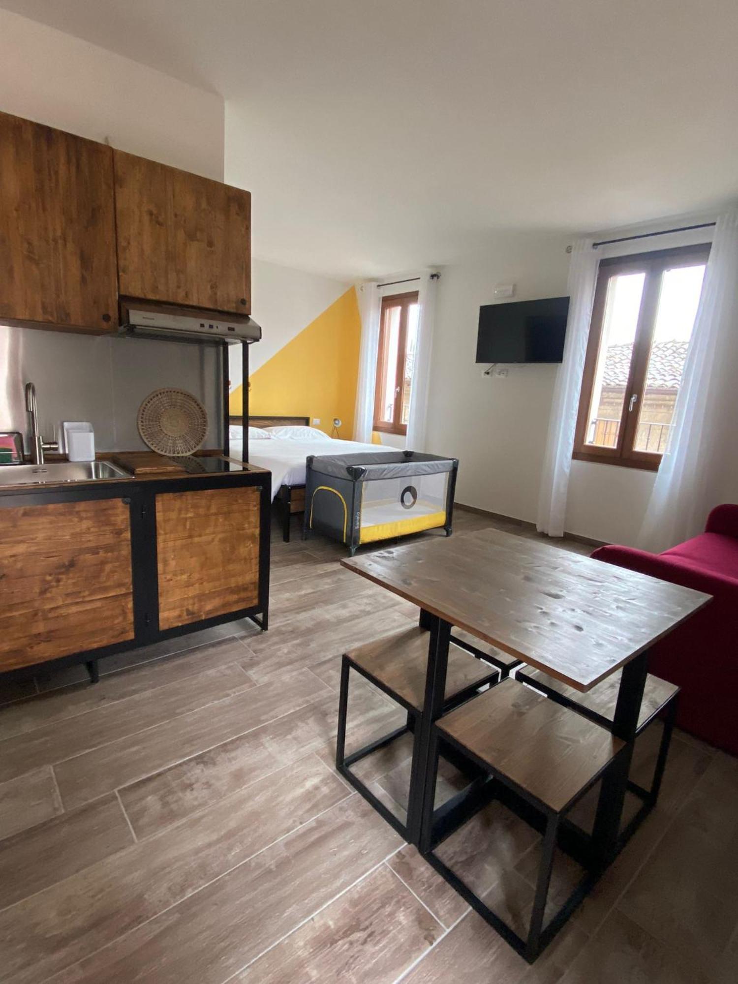 La Volpe Rossa Rooms And Apartments San Felice del Benaco Εξωτερικό φωτογραφία