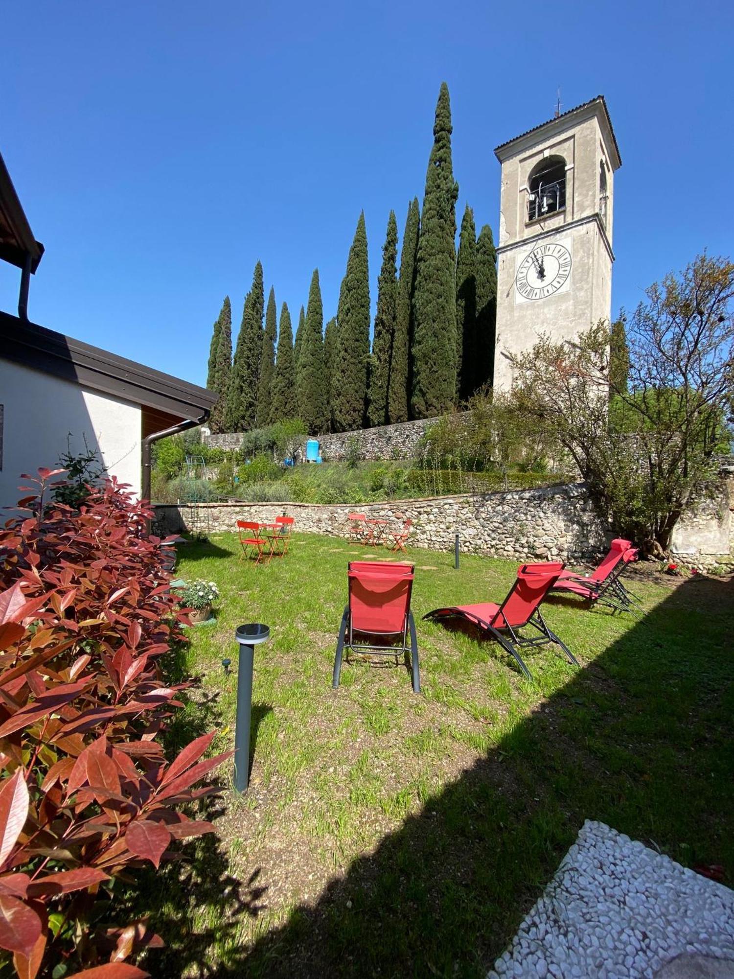 La Volpe Rossa Rooms And Apartments San Felice del Benaco Εξωτερικό φωτογραφία